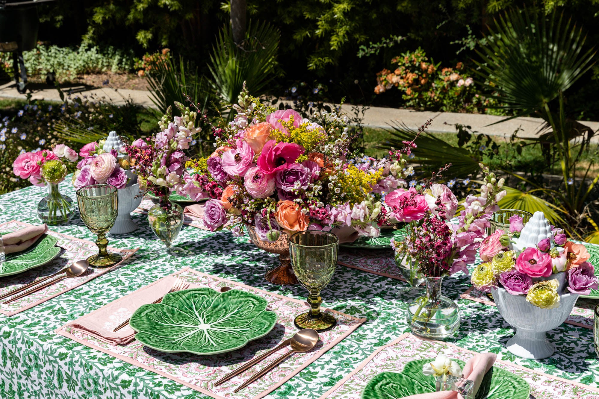 Meet the girls of casa MIA, party enthusiasta